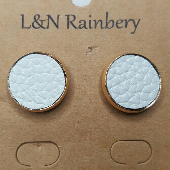 Round Stud Earrings With White Leather - Picture 2 of 3